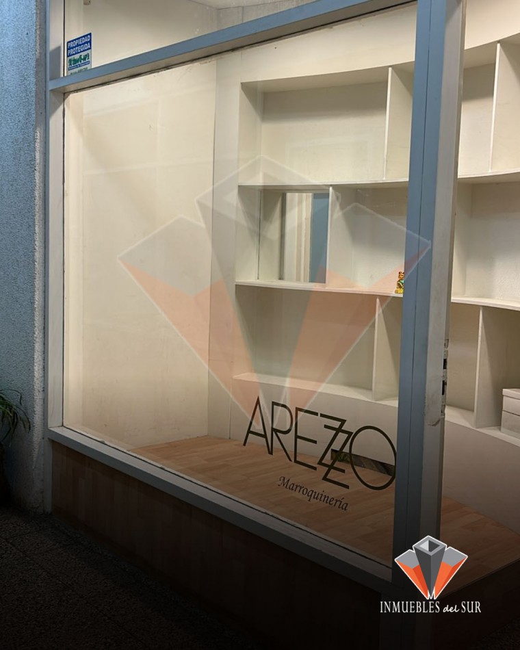 VENTA 4 LOCALES COMERCIALES